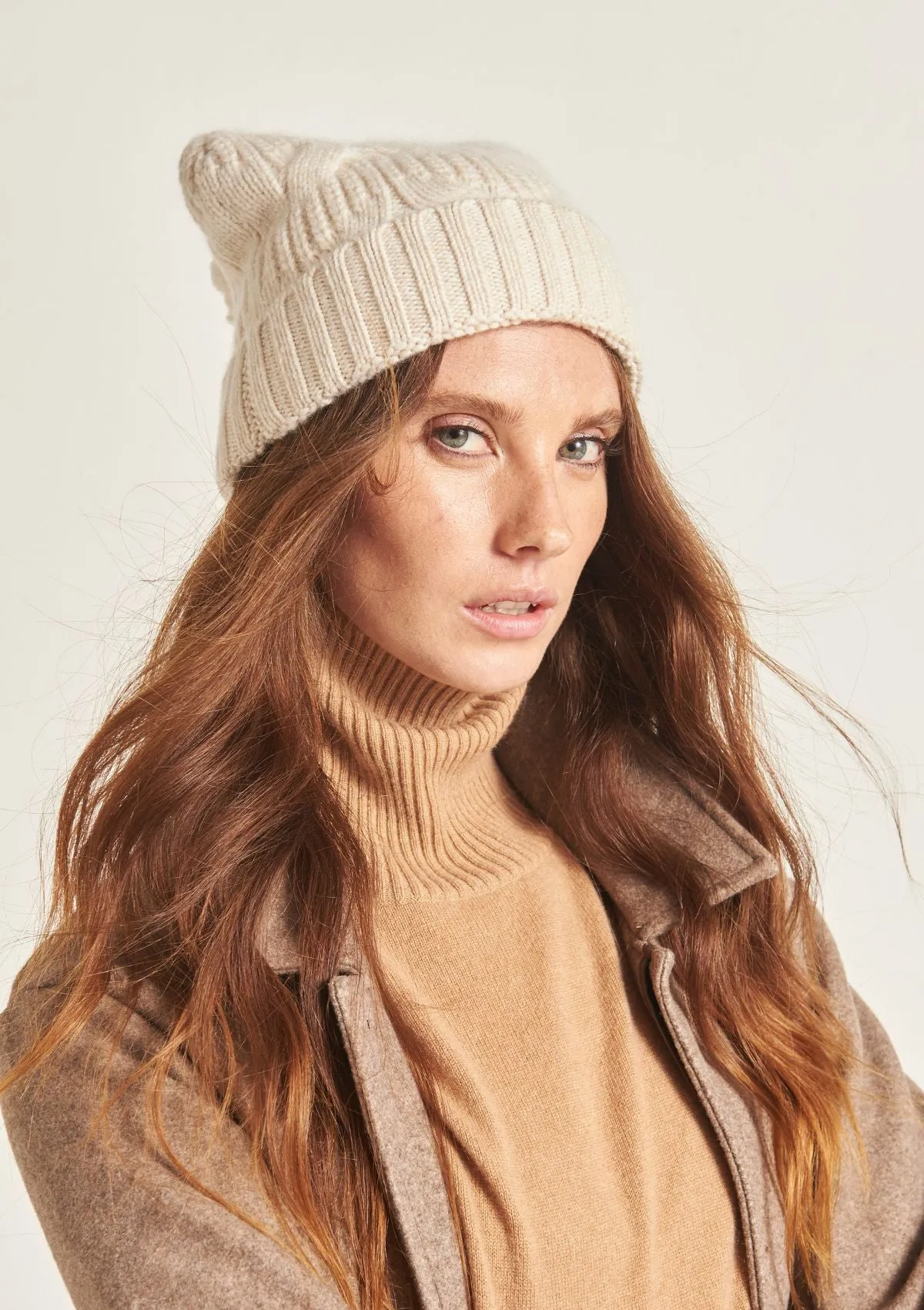 Cashmere Cable Hat with Pom in Ash Beige